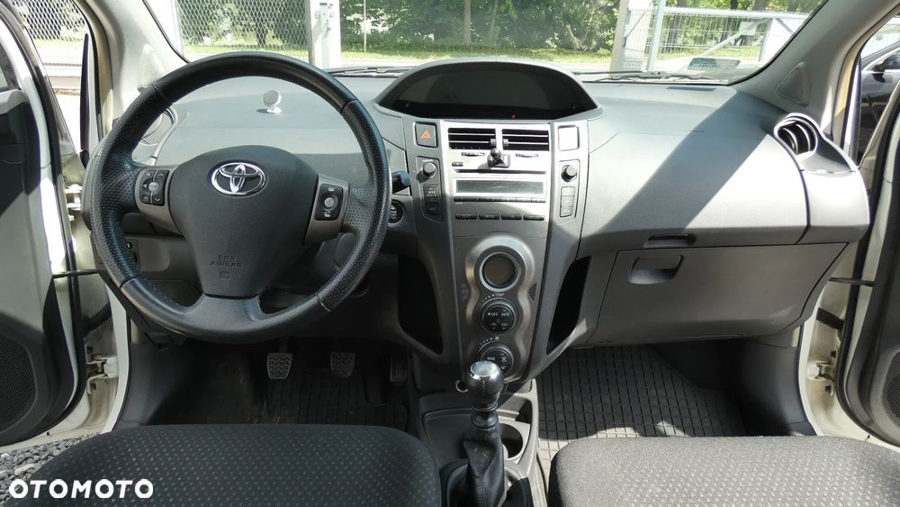 Toyota Yaris 1.33 2010 - 17