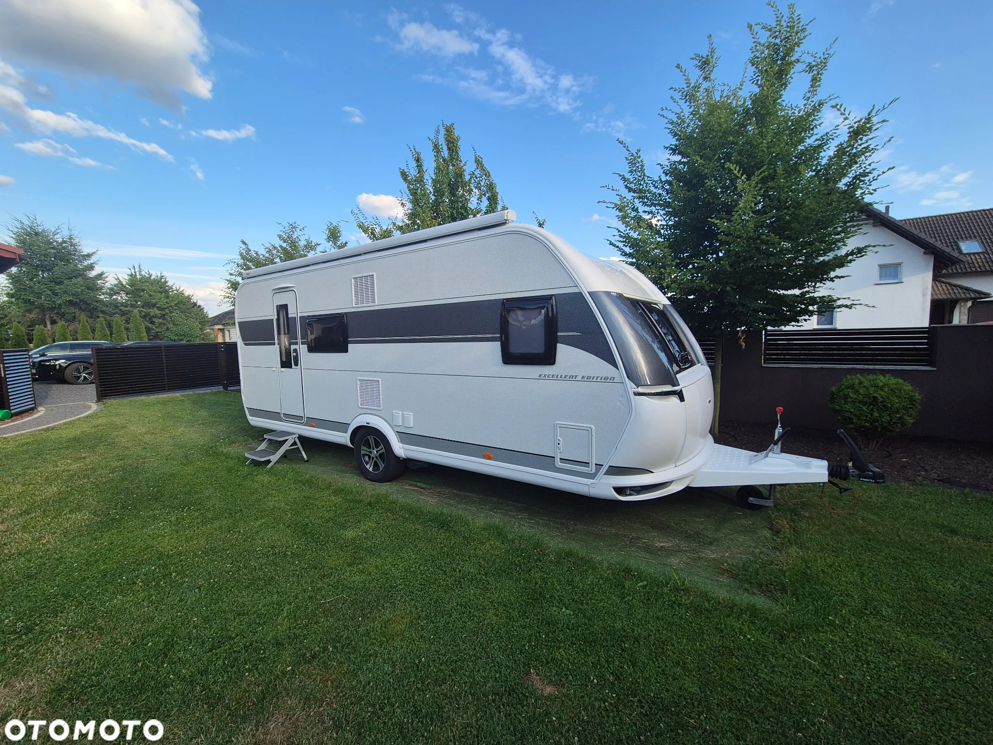 Hobby 560 KMFe Excellent Edition instalacja off-grid 230V Duo-Control - 2