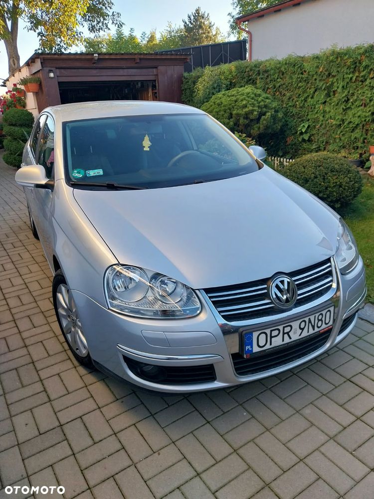 Volkswagen Jetta - 2