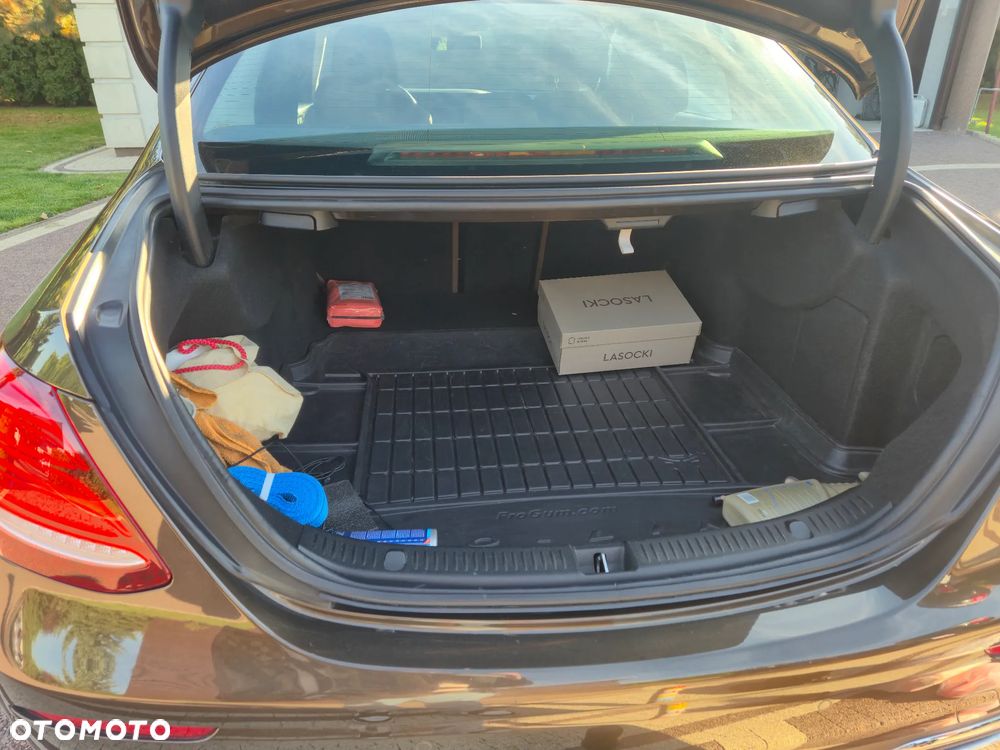 Mercedes-Benz Klasa E 220 d 4-Matic 9G-TRONIC - 8