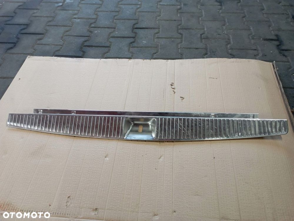 MERCEDES W212 E KLASA KOMBI OSŁONA PROGU BAGAŻNIKA A2126900027 - 1