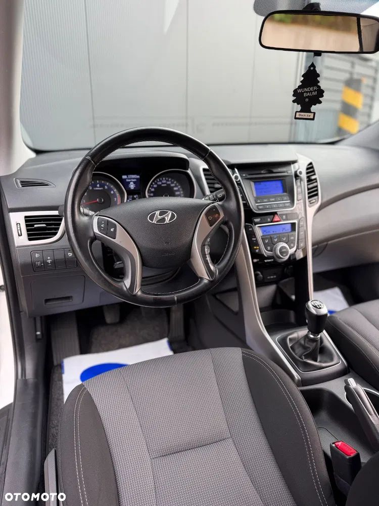 Hyundai i30 i30cw 1.6 Fifa World Cup Edition - 25