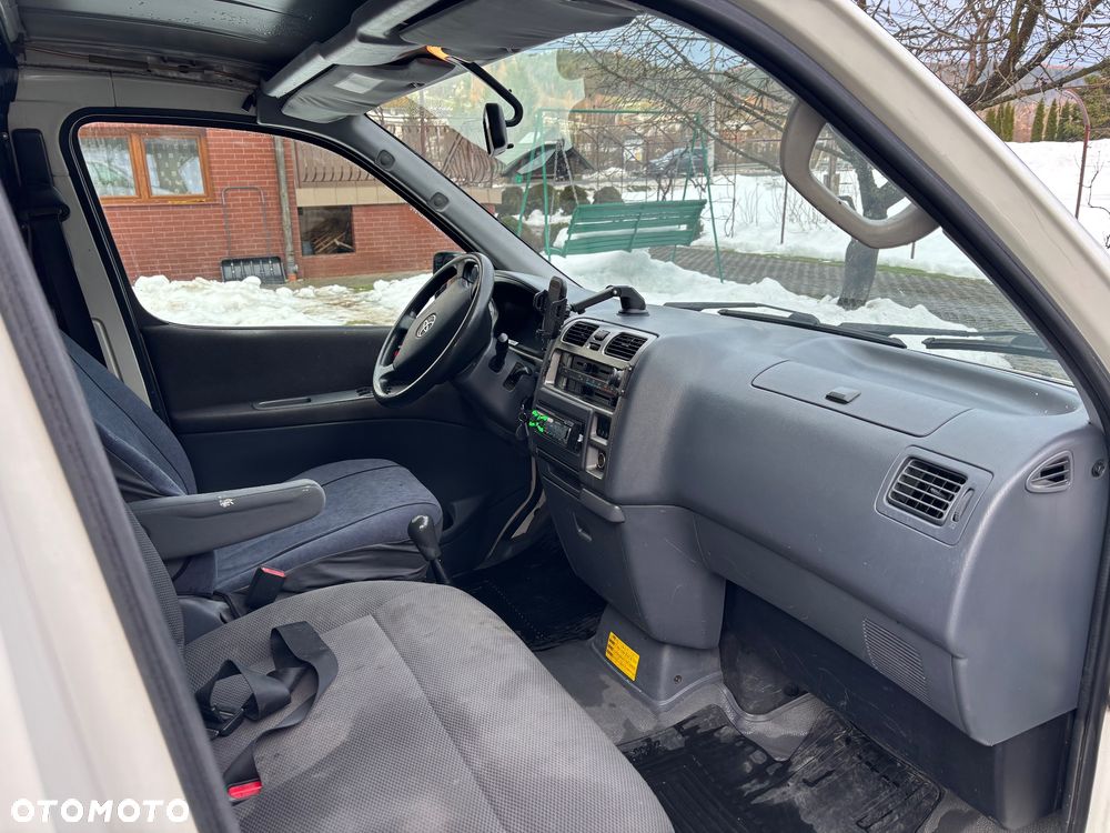 Toyota Hiace - 11