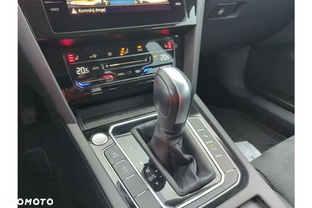 Volkswagen Passat Variant 2.0 TDI EVO Elegance DSG - 9