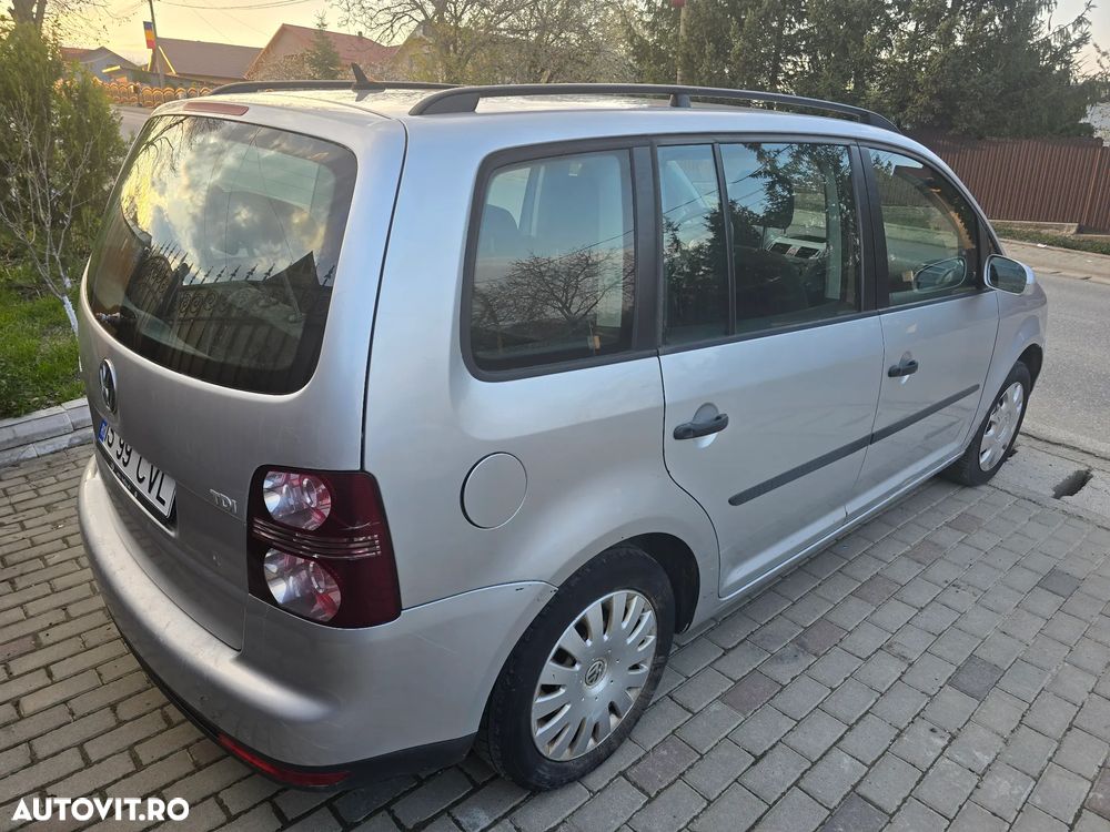 Volkswagen Touran - 9