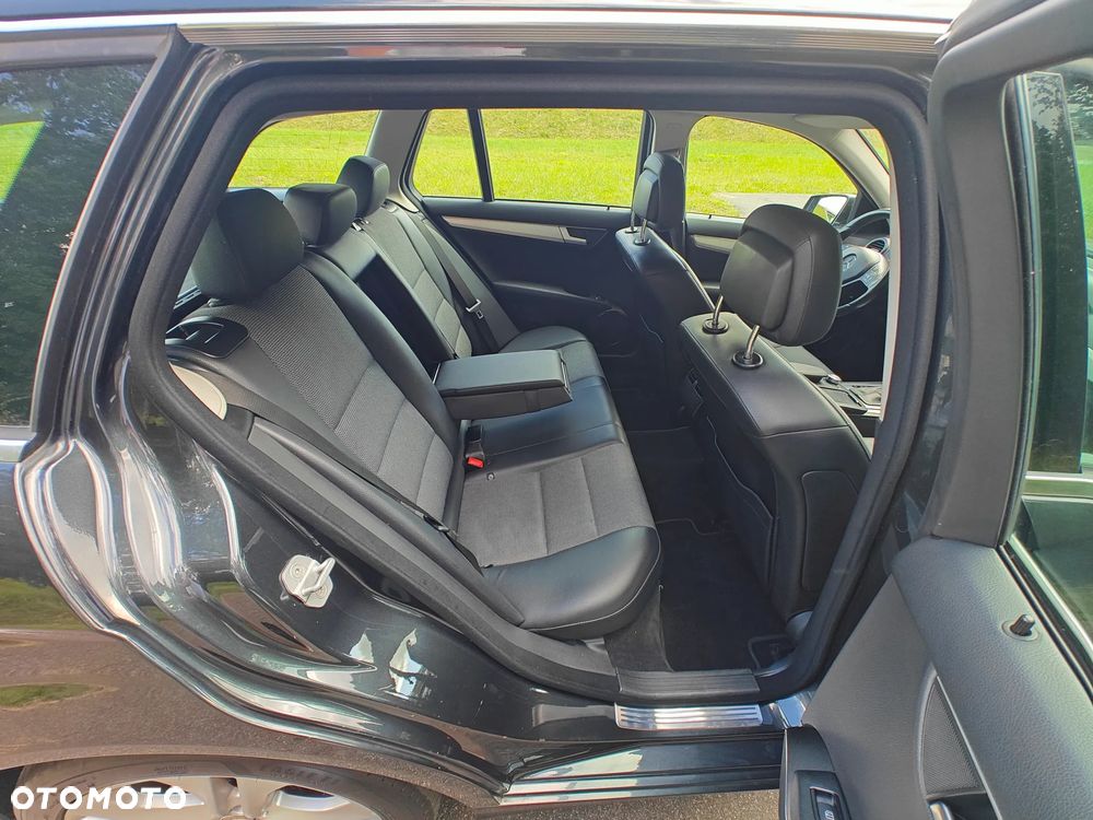 Mercedes-Benz Klasa C 200 CDI DPF (BlueEFFICIENCY) 7G-TRONIC Avantgarde - 32