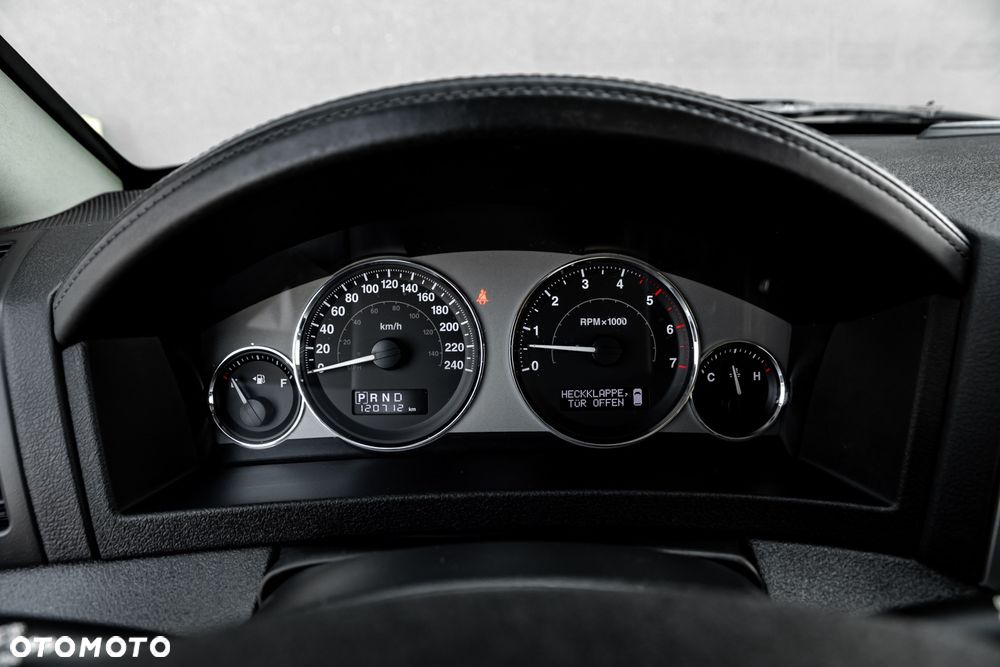 Jeep Grand Cherokee - 31