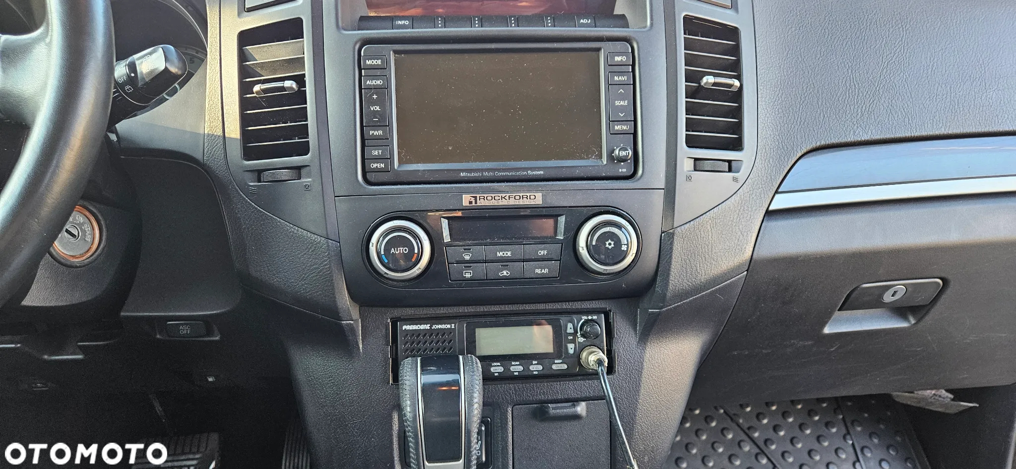 Mitsubishi Pajero - 18