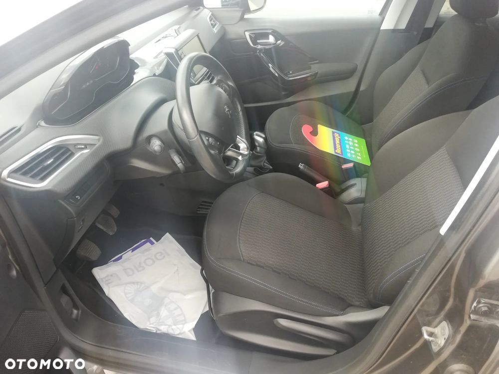 Peugeot 208 82 PureTech Style - 3