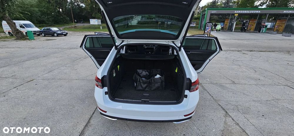 Skoda Superb 2.0 TDI DSG Sportline - 18
