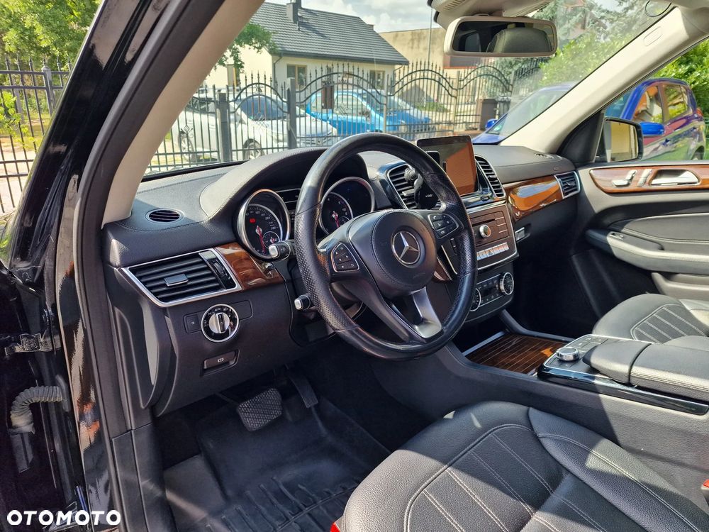 Mercedes-Benz GLS - 24