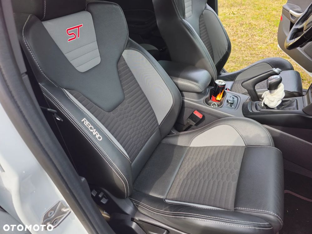 Ford Focus 2.0 EcoBoost ST - 8