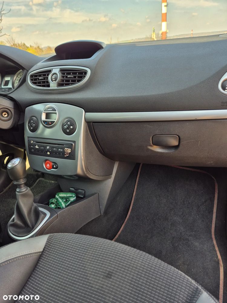 Renault Clio - 9