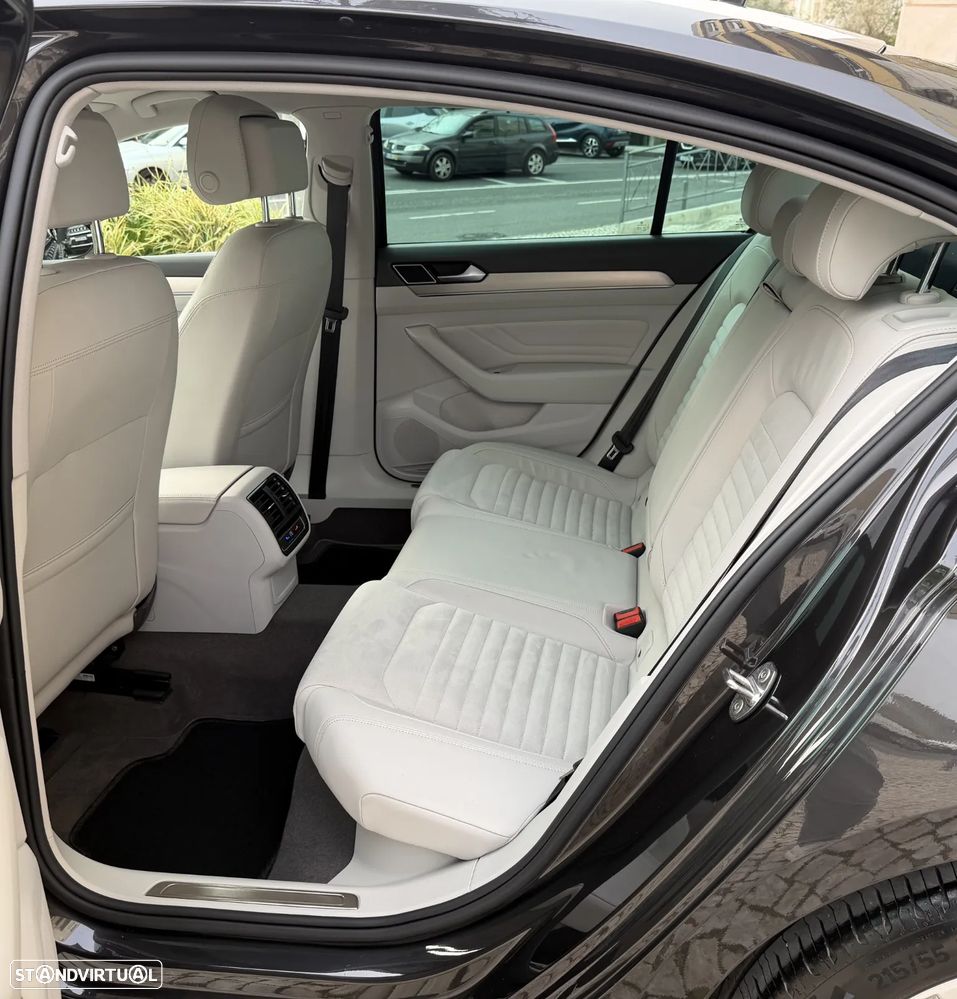 VW Passat 2.0 TDI Highline - 28