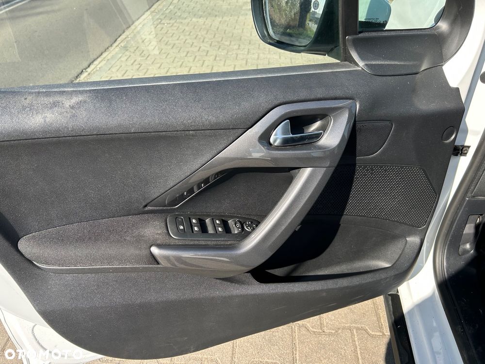 Peugeot 2008 - 9