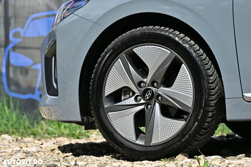 Hyundai IONIQ - 11