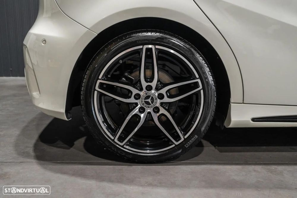 Mercedes-Benz A 180 AMG Line - 42