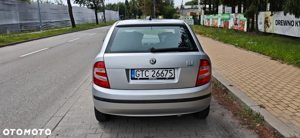 Skoda Fabia 1.4 16V Classic + - 4