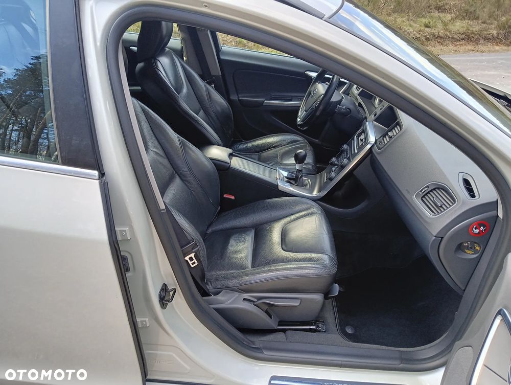 Volvo V60 D3 Summum - 29