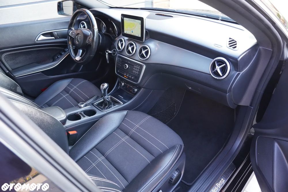 Mercedes-Benz CLA 200 Peak Edition - 9