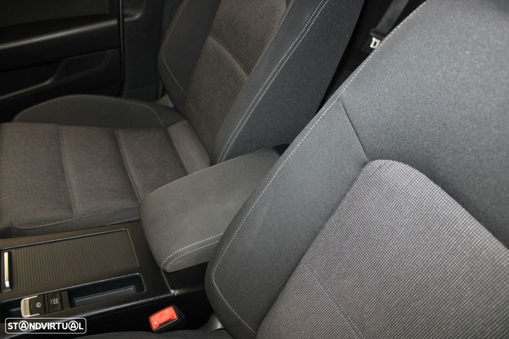 VW Passat Variant 2.0 TDi Business Package DSG - 27