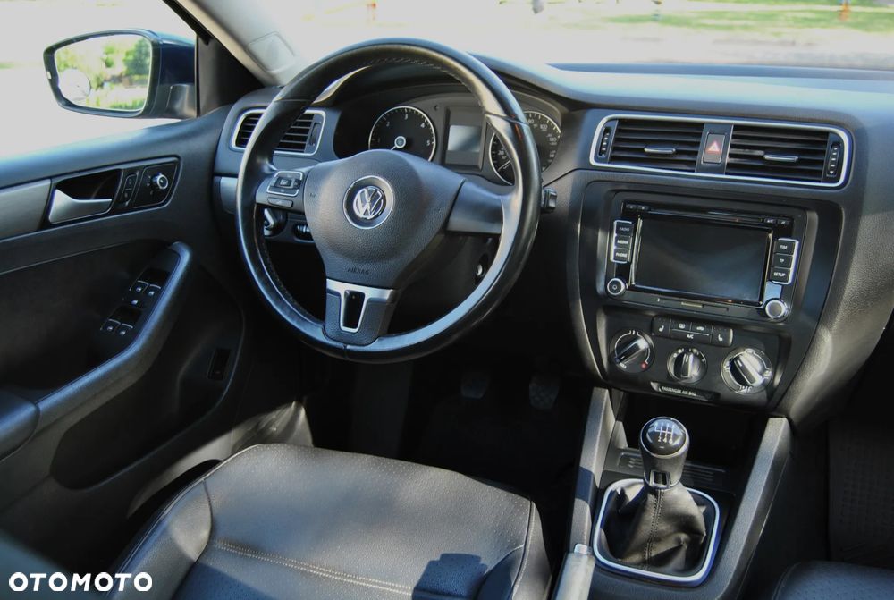 Volkswagen Jetta 2.0 TDI Match - 11