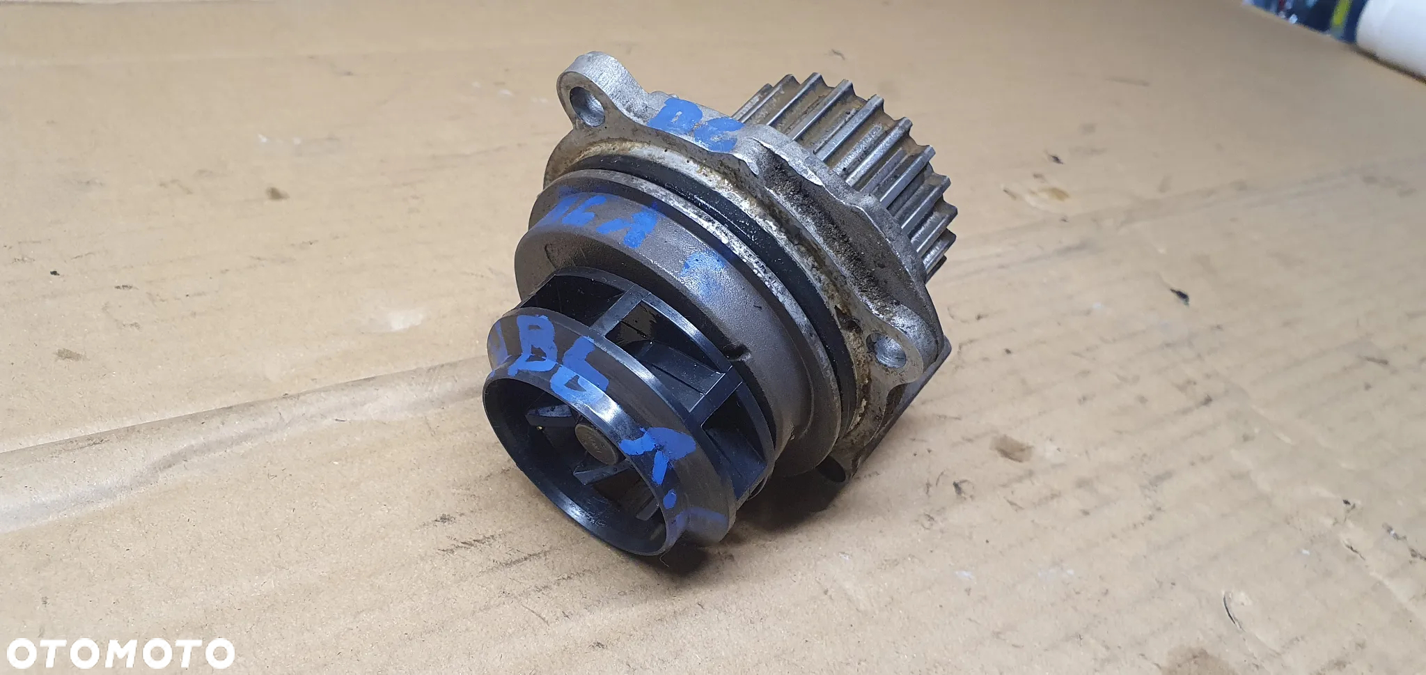 Pompa wody płynu koło zębate Audi A4 B6 1.6 - 2