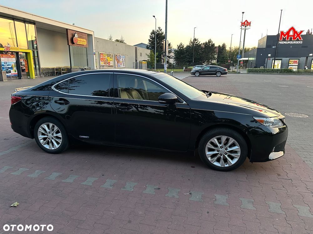 Lexus ES 300h Business Edition - 19