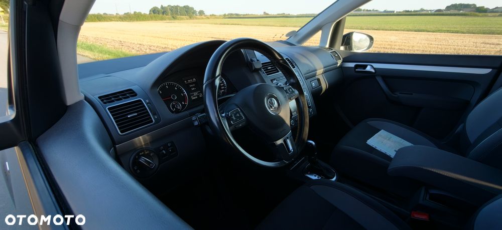 Volkswagen Touran - 27