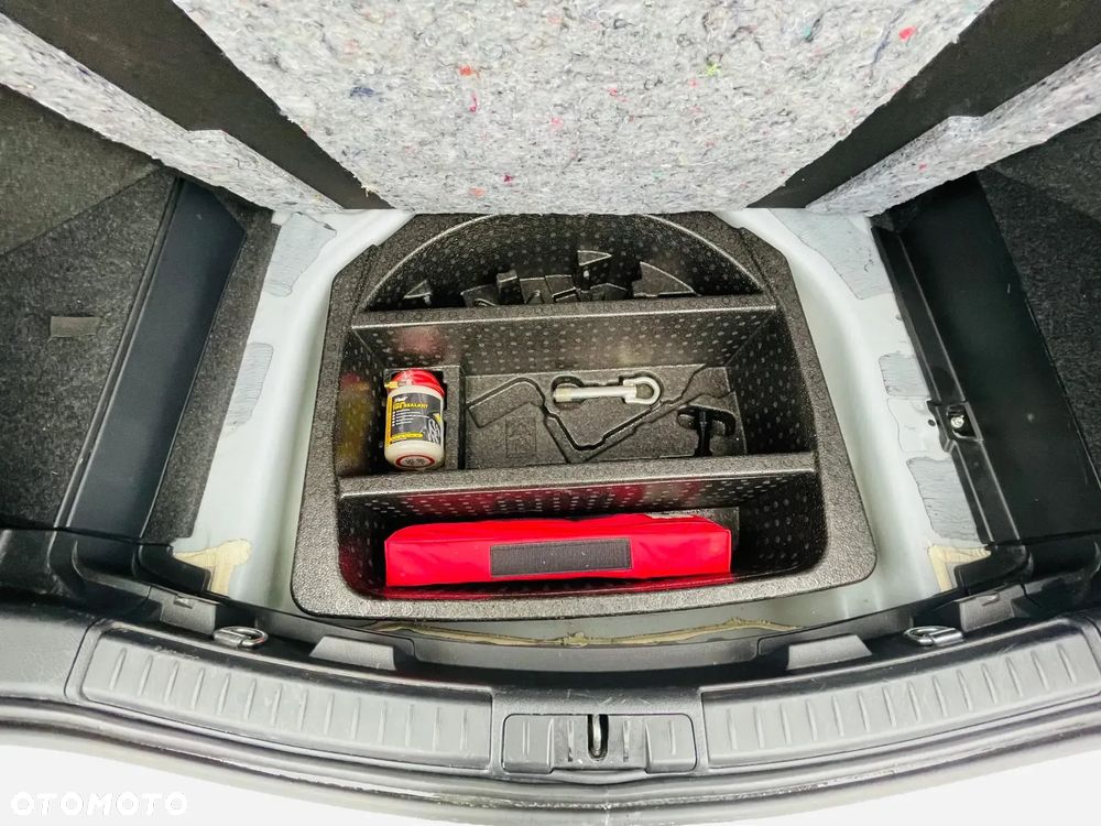 Toyota Auris 1.8 HSD Luna - 25