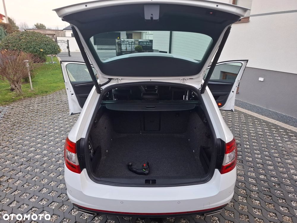 Skoda Octavia 2.0 TDI DSG RS - 22