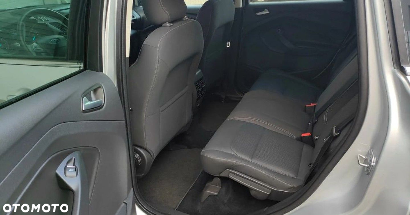 Ford Kuga - 25