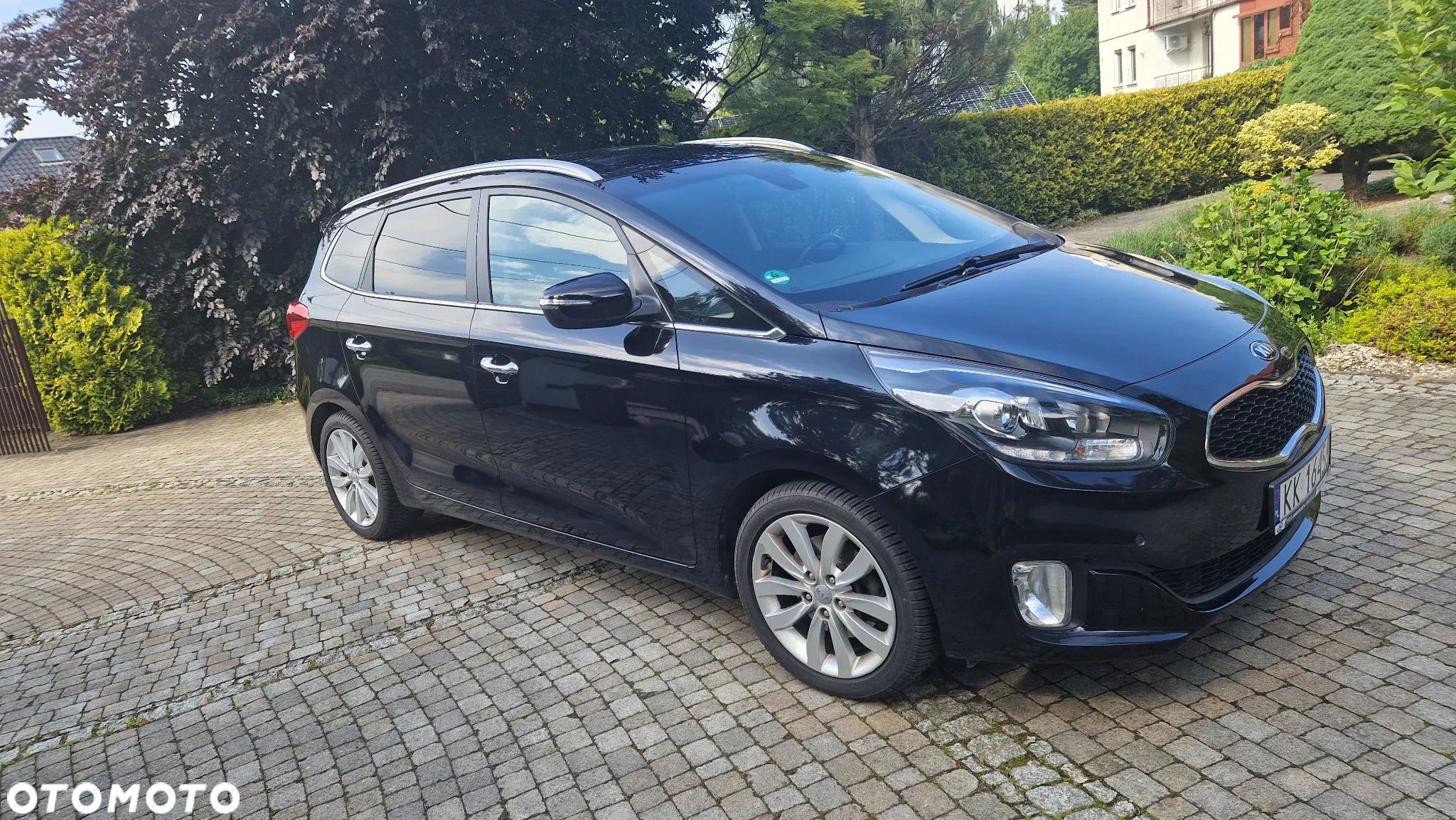 Kia Carens - 1