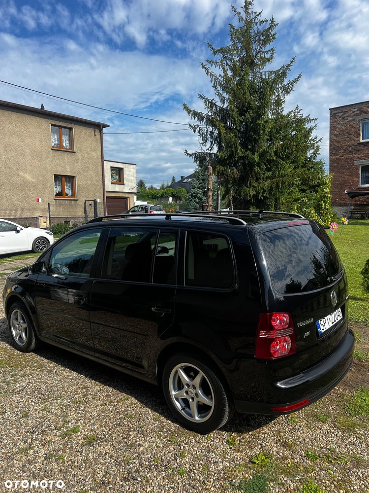 Volkswagen Touran - 4