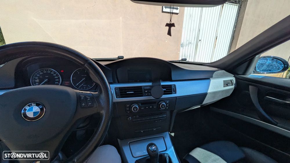 BMW 318 d - 6