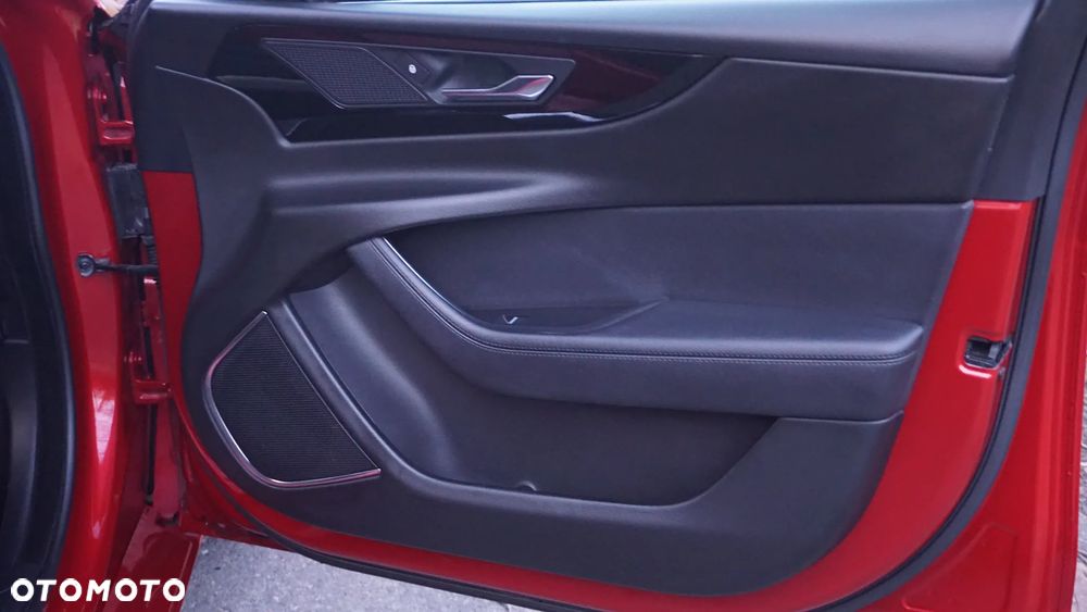 Jaguar XE 2.0 D180 S - 22