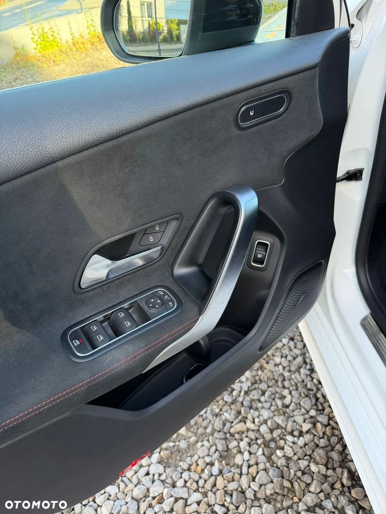 Mercedes-Benz Klasa A 220 4-Matic AMG Line 7G-DCT - 14