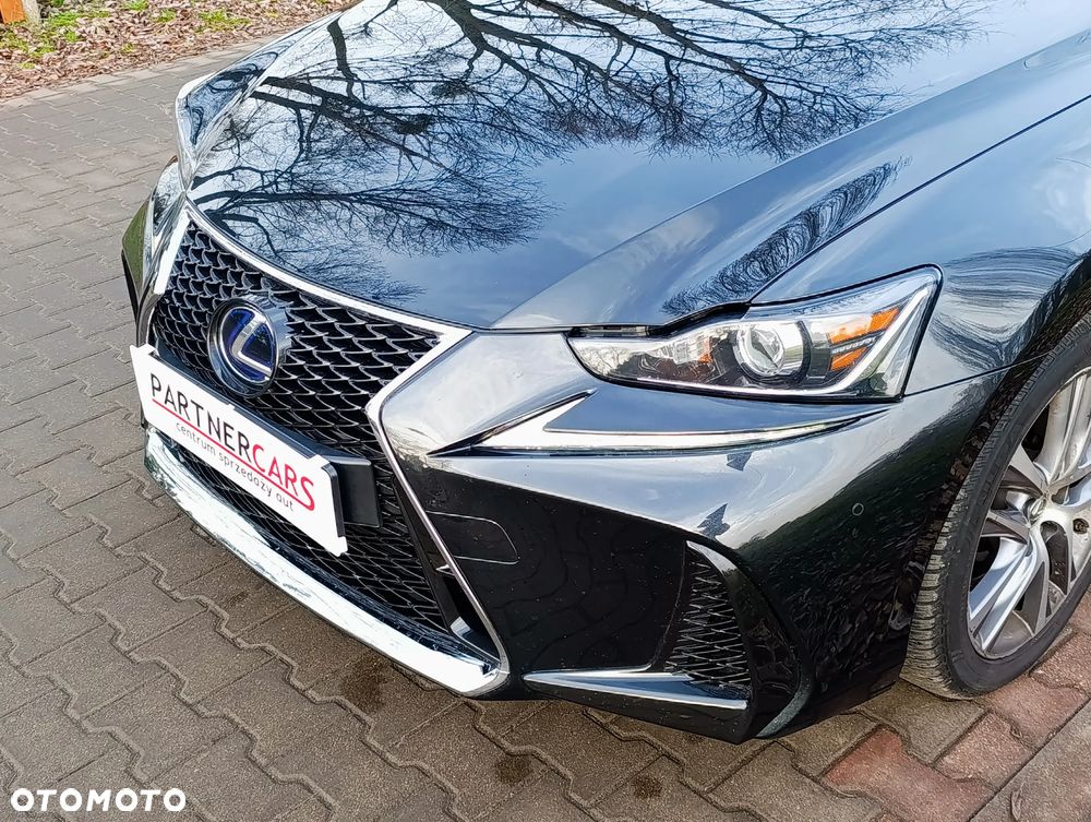 Lexus IS 300h Business Edition - 15
