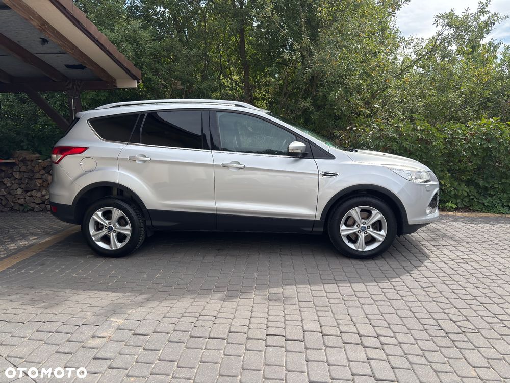 Ford Kuga 2.0 TDCi 2x4 Titanium - 4