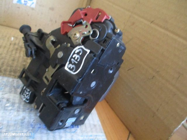 Fecho 8E1837016C AUDI A4 SW 2003 FD ELETRICO AUDI A4 B6 2003 1.9TDI 130CV 4P AZUL F DRT 7 PINOS AUDI A4  8E FASE 1 2005 1.9TDI 130CV 4P PRETO FD 7 PINOS - 4