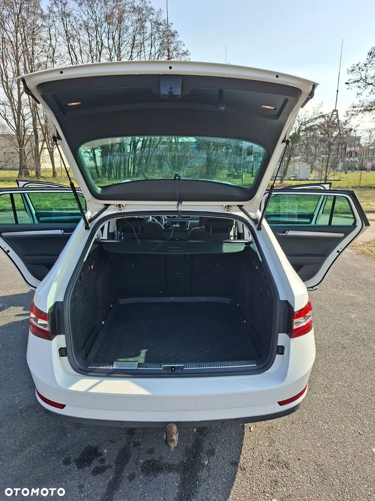 Skoda Superb 2.0 TDI Style DSG - 11