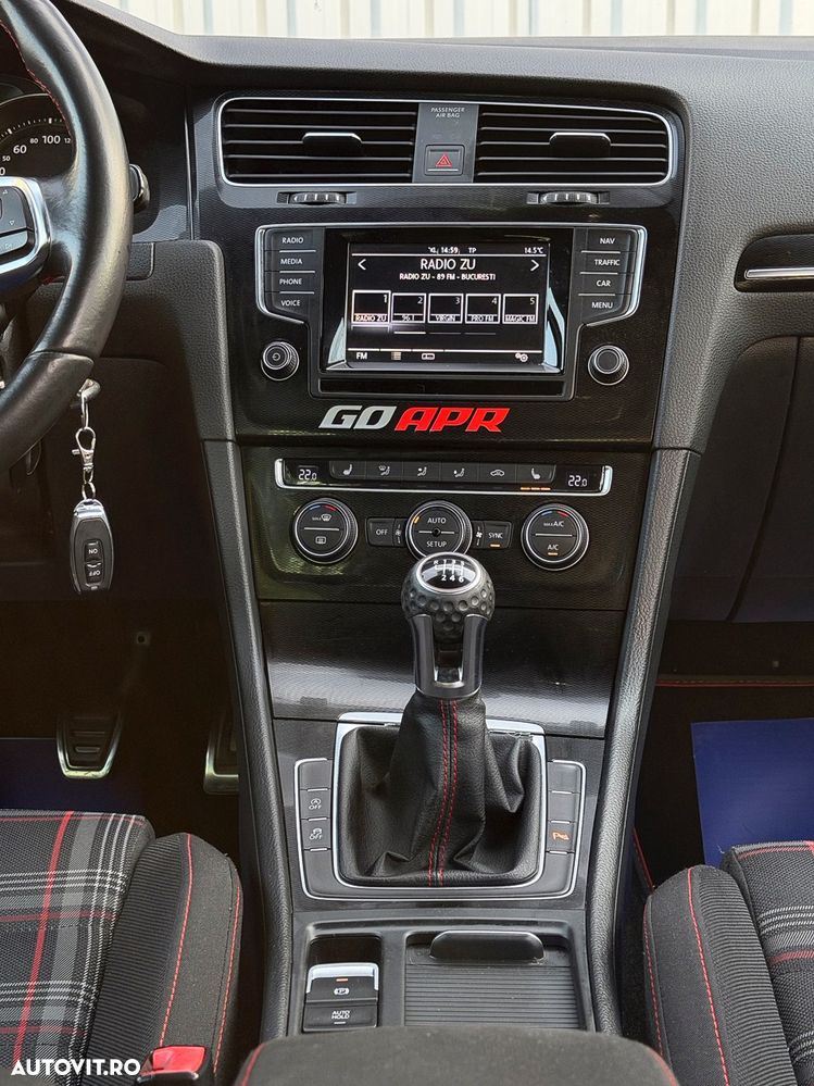 Volkswagen Golf - 35