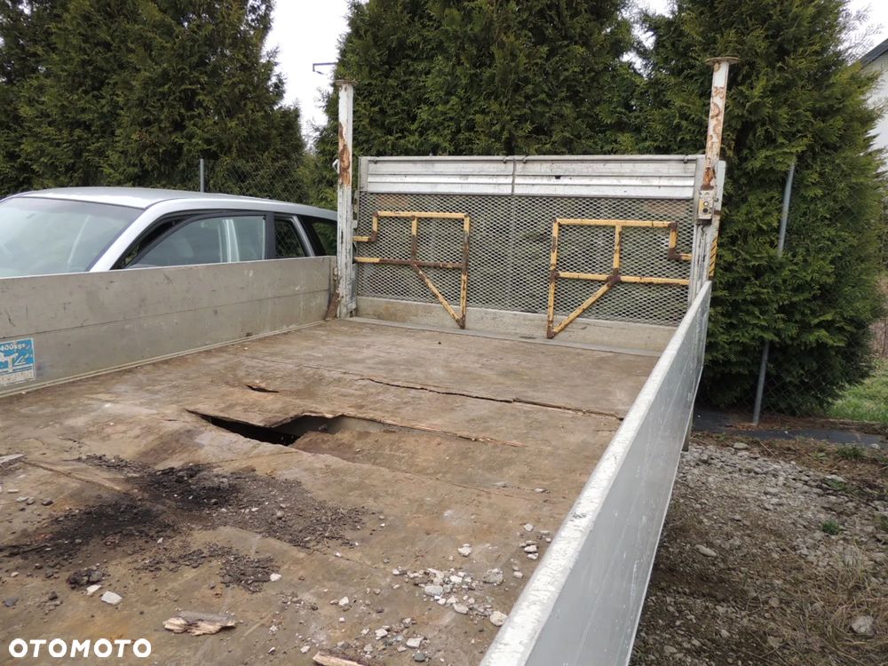 Skrzynia ładunkowa z platformą elektryczną - 4