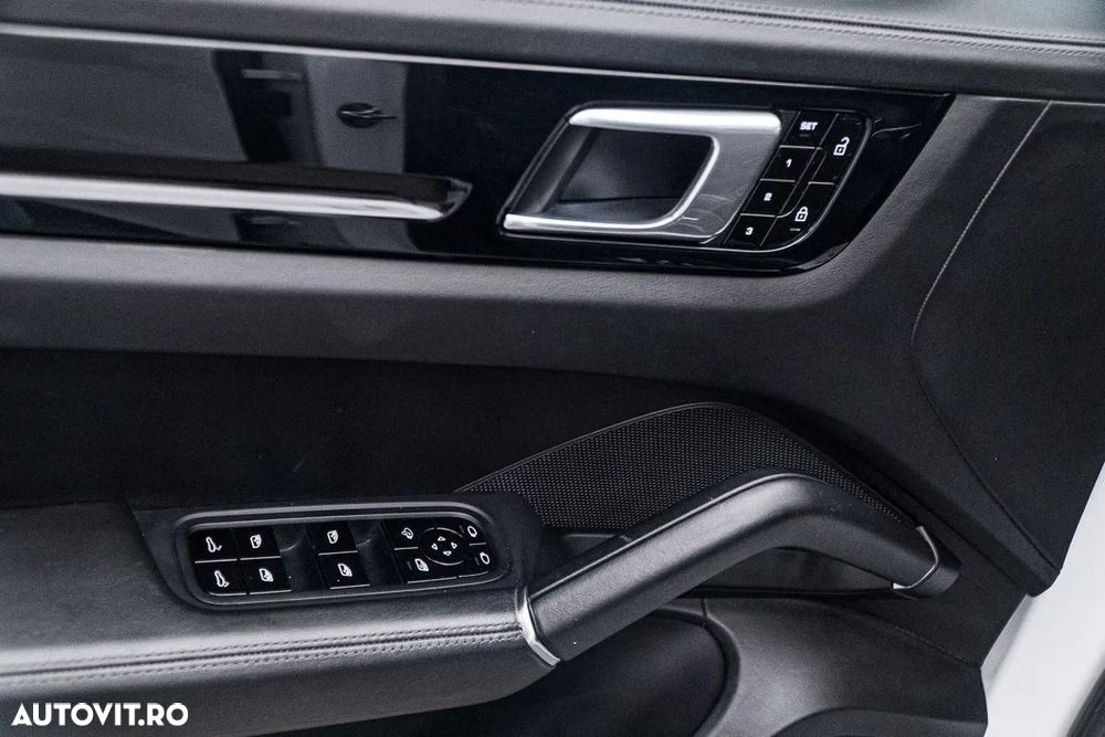 Porsche Cayenne Coupe - 37