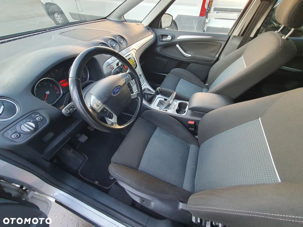 Ford S-Max - 12