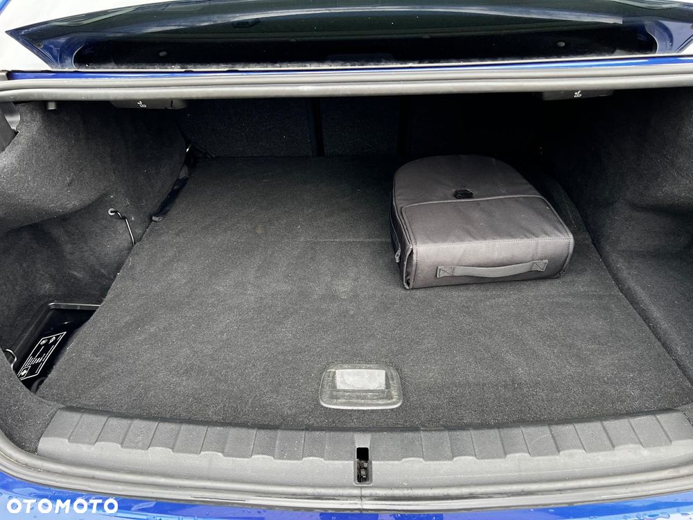 BMW Seria 3 330e M Sport - 16