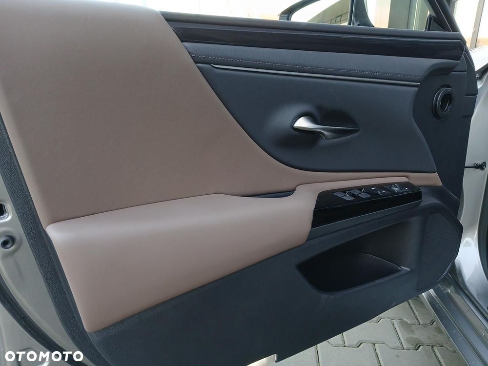 Lexus ES 300h Business Edition - 21