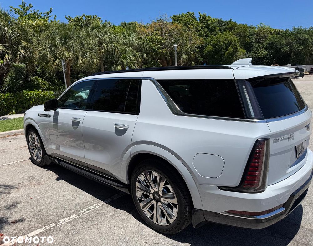 Cadillac Escalade - 4