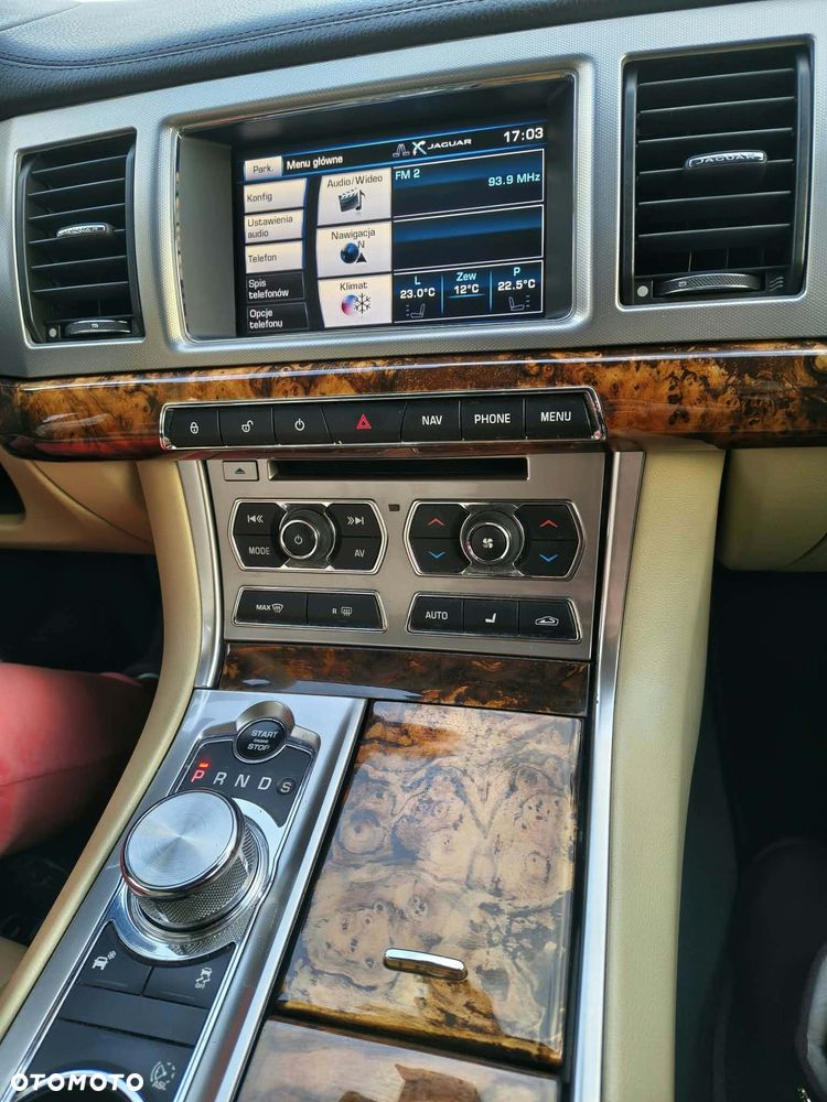 Jaguar XF 2.0 T Luxury - 16