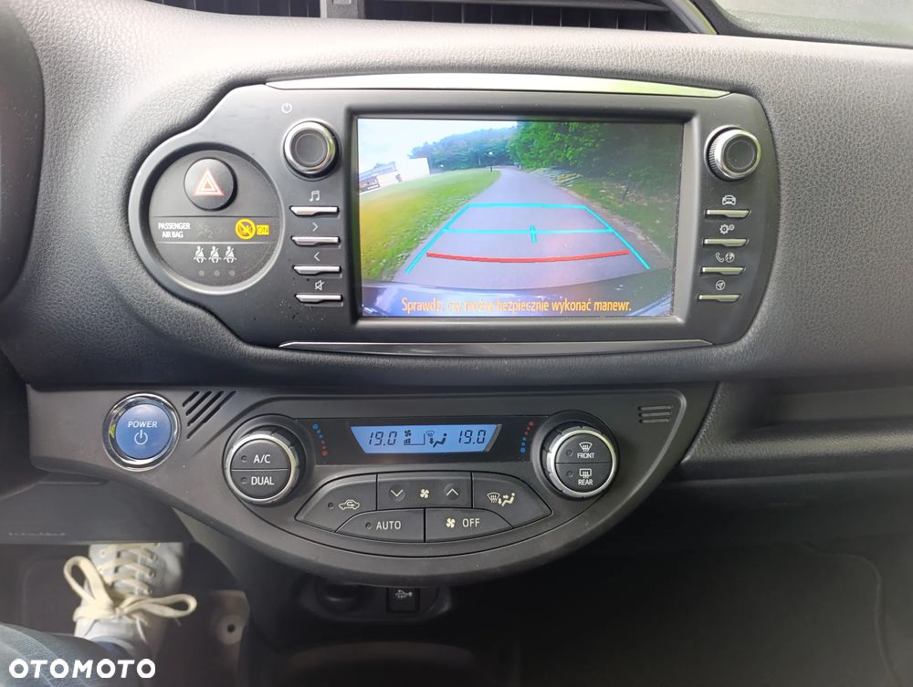 Toyota Yaris Hybrid 100 Premium - 21